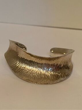 DESIGNER MB SIGNED STERLING SILVER MODERNIST HAMMERED CUFF BRACELET 19.9 g